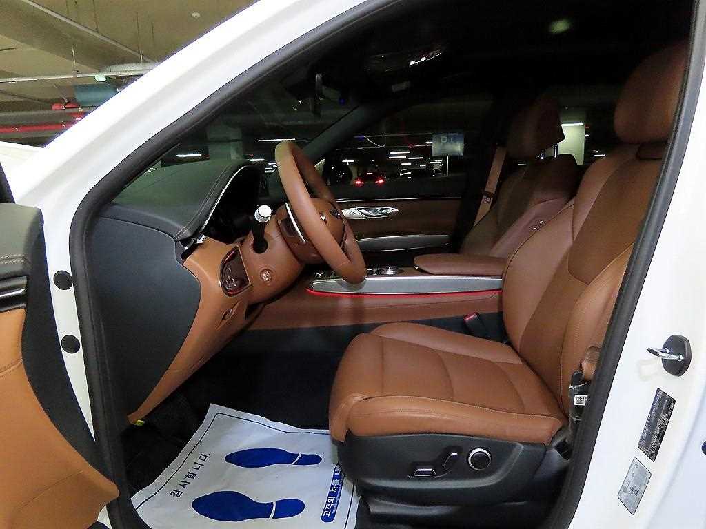 Genesis GV70 — photo 06