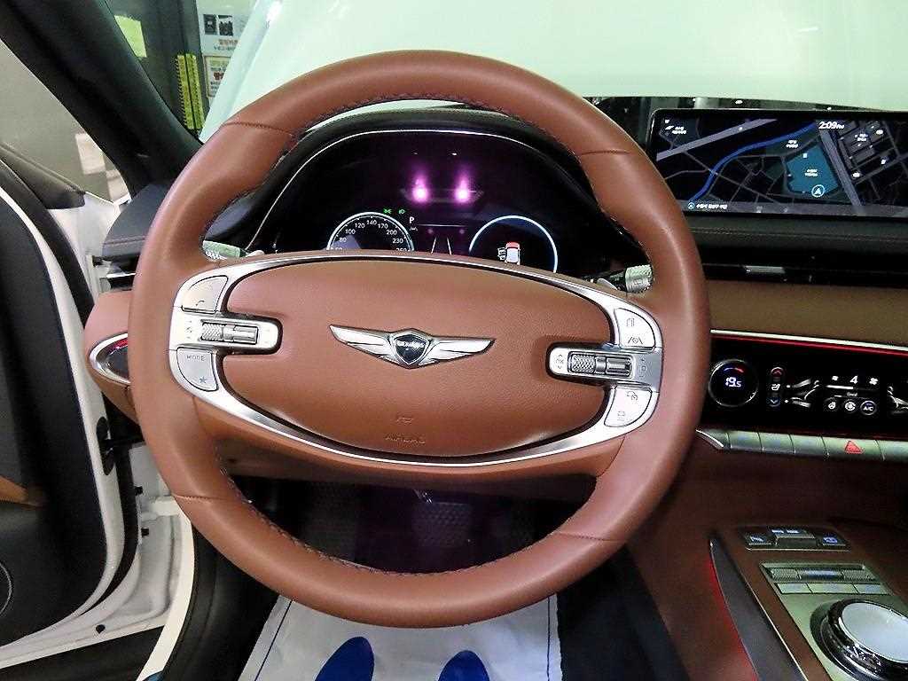 Genesis GV70 — photo 08