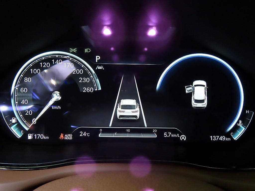 Genesis GV70 — photo 09