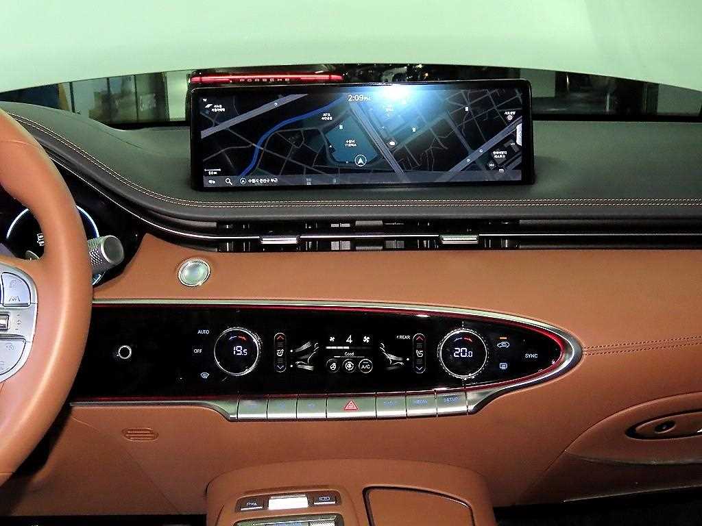 Genesis GV70 — photo 11