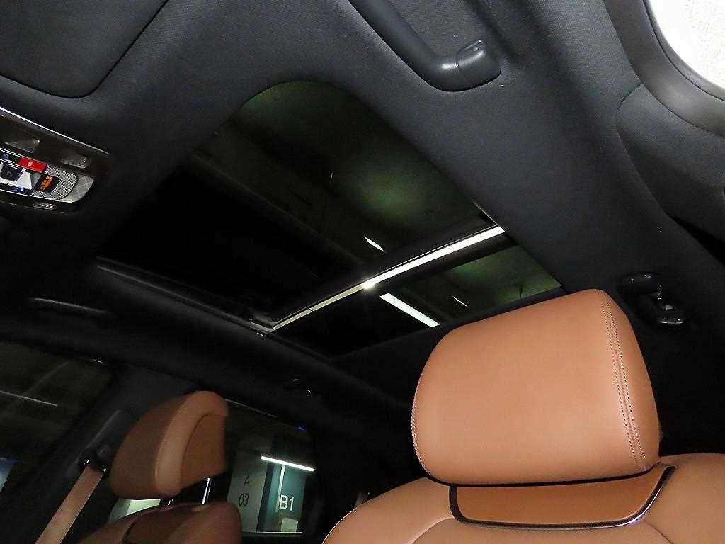 Genesis GV70 — photo 14