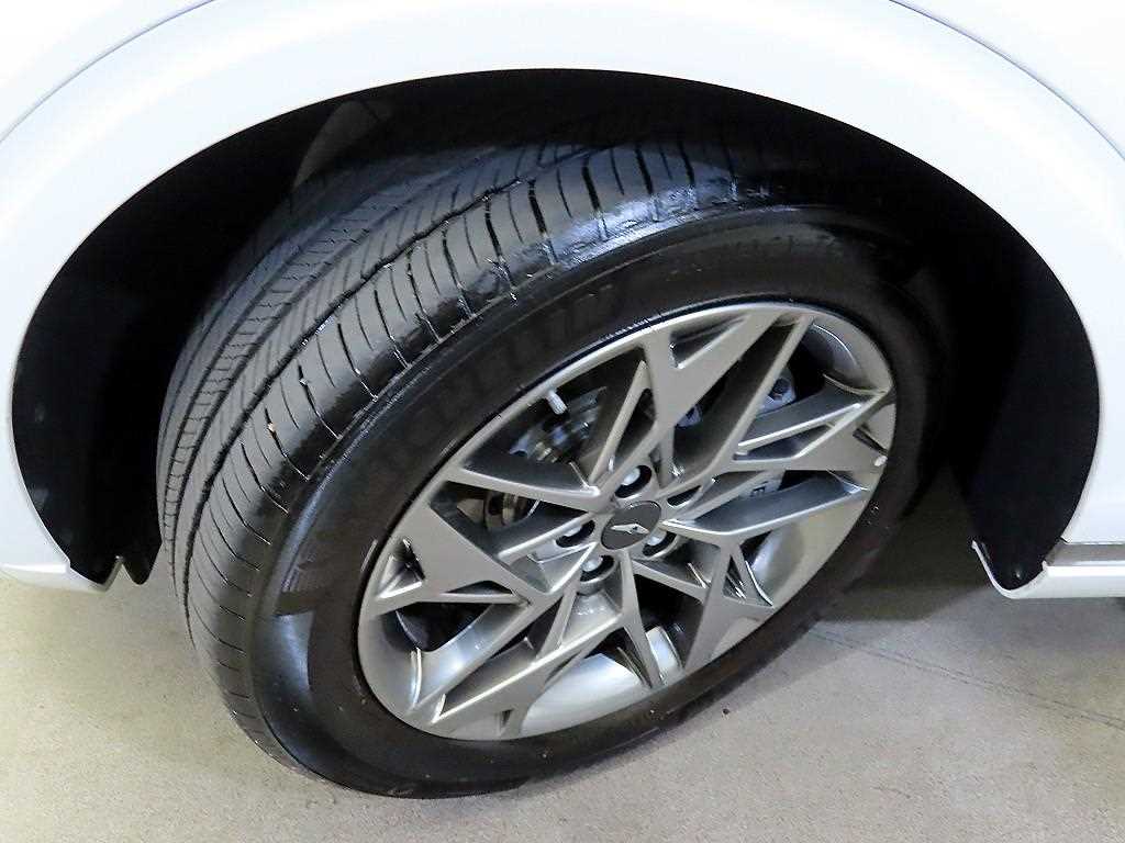 Genesis GV70 — photo 20