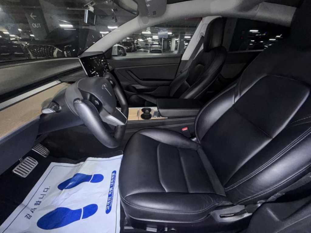 Tesla Model 3 — photo 07