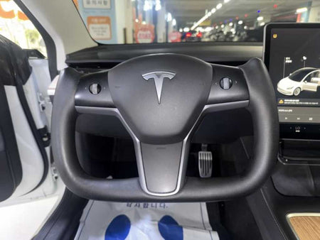 Tesla Model 3 — photo 09
