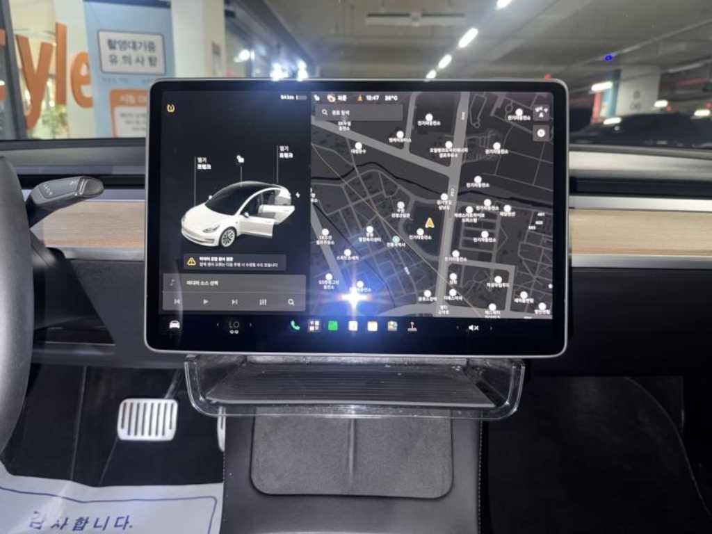 Tesla Model 3 — photo 10