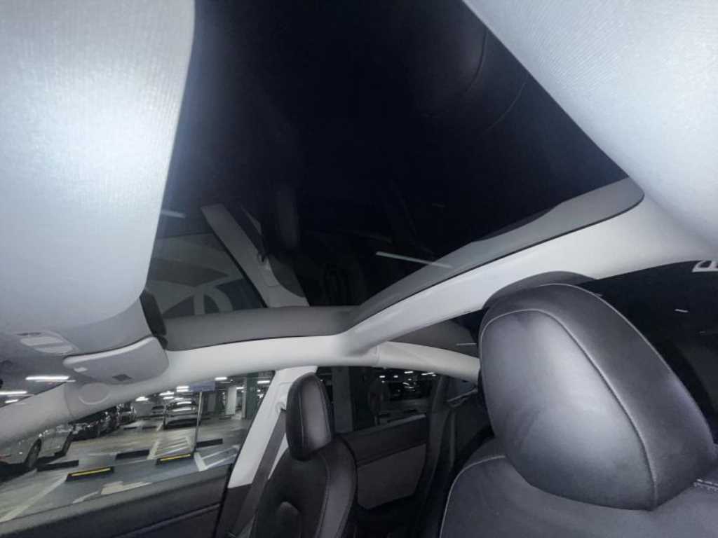 Tesla Model 3 — photo 12