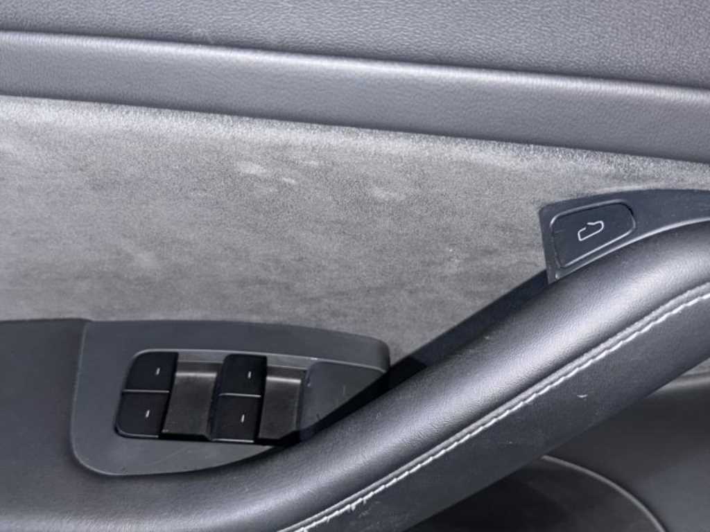 Tesla Model 3 — photo 13