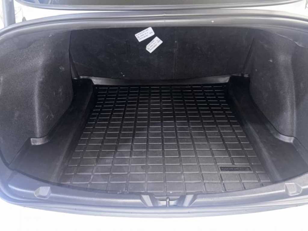 Tesla Model 3 — photo 16