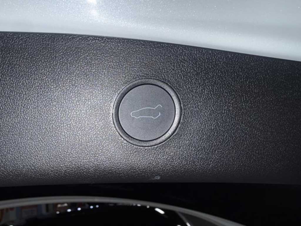 Tesla Model 3 — photo 17