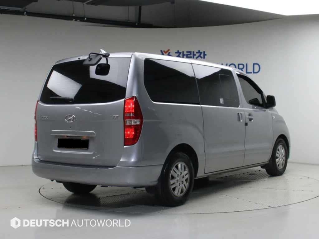 Hyundai Starex — photo 02