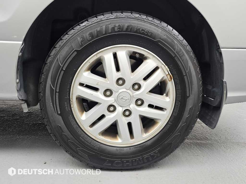 Hyundai Starex — photo 05