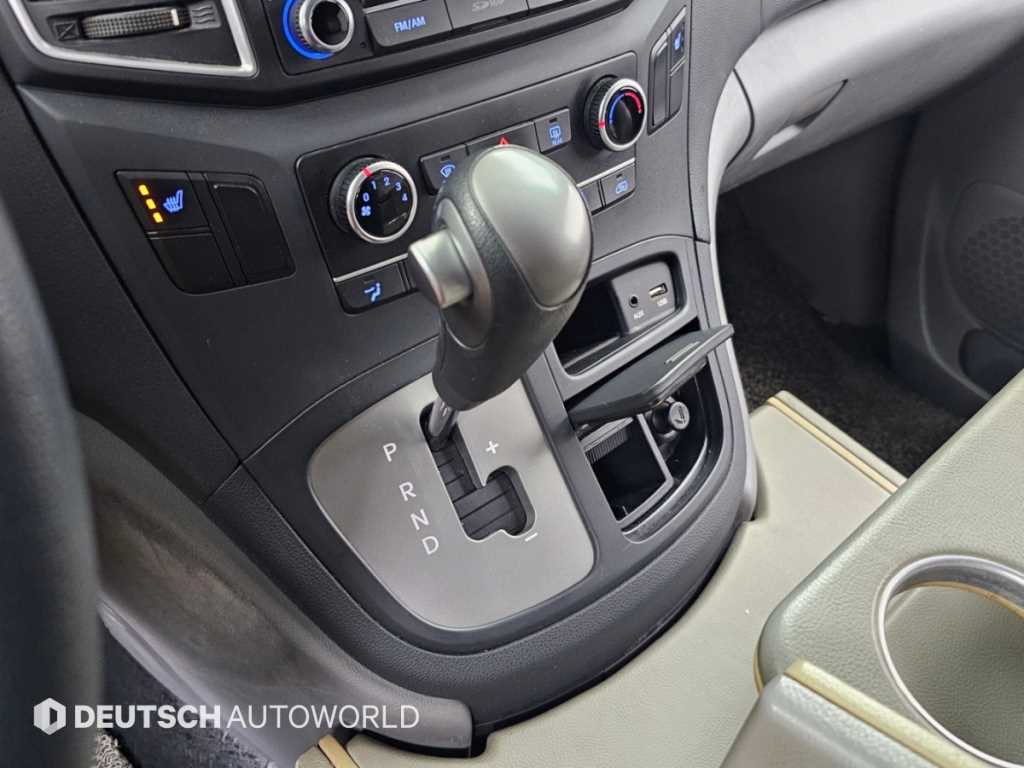 Hyundai Starex — photo 09
