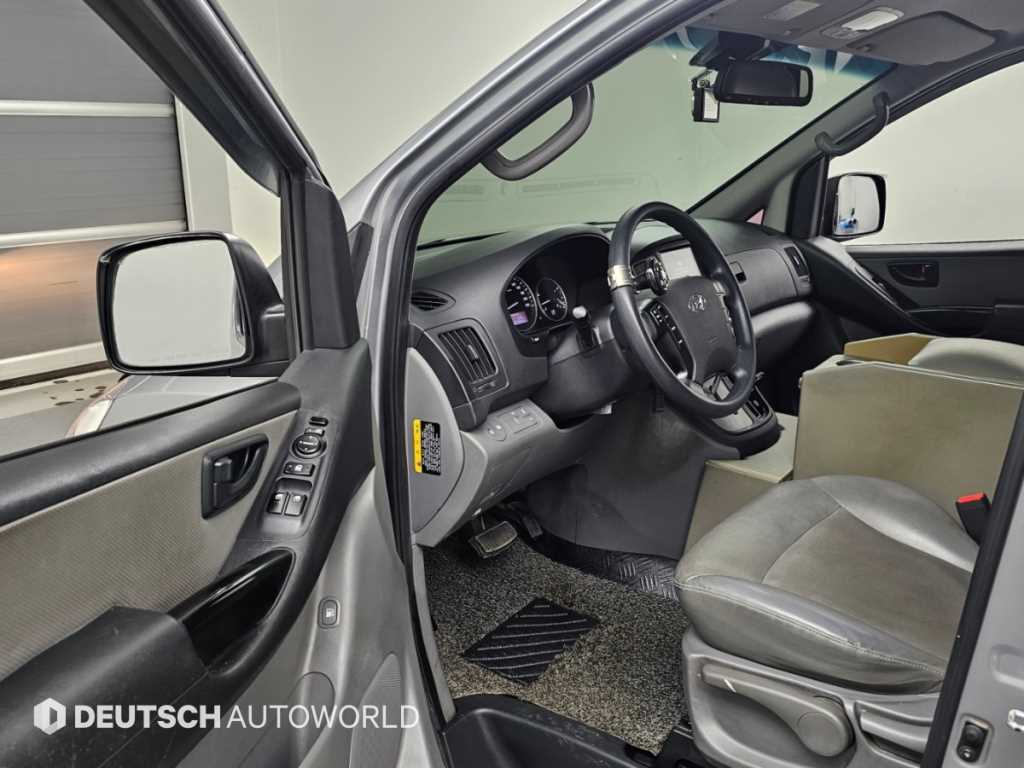 Hyundai Starex — photo 11
