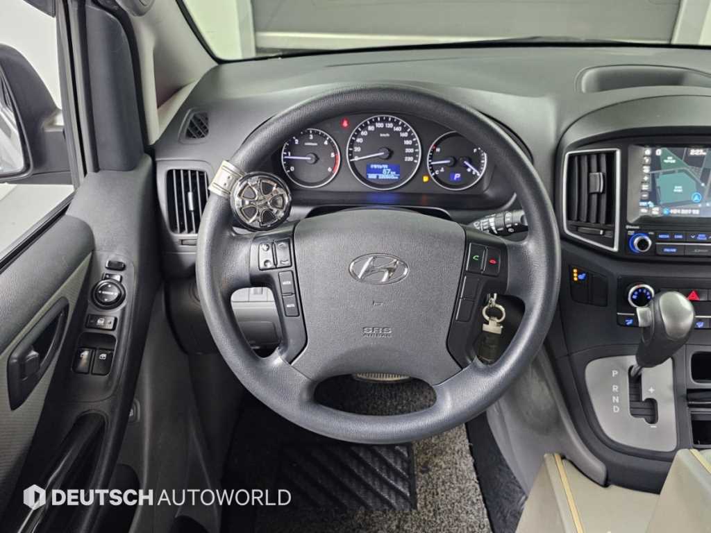 Hyundai Starex — photo 13