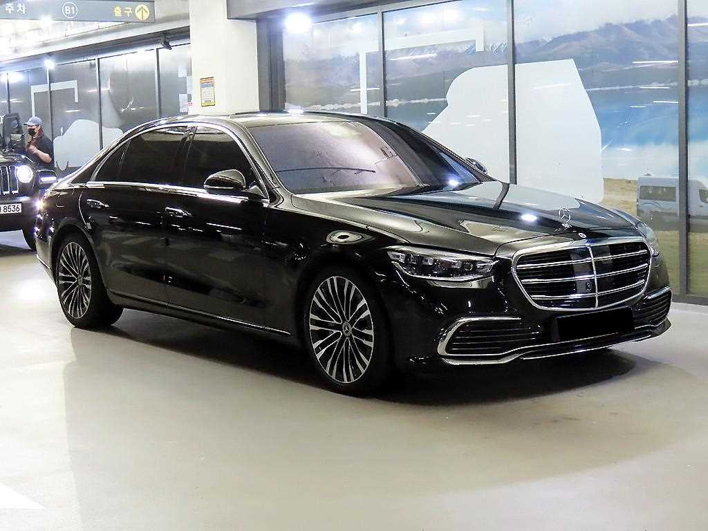 Mercedes-Benz S-Class — photo 01