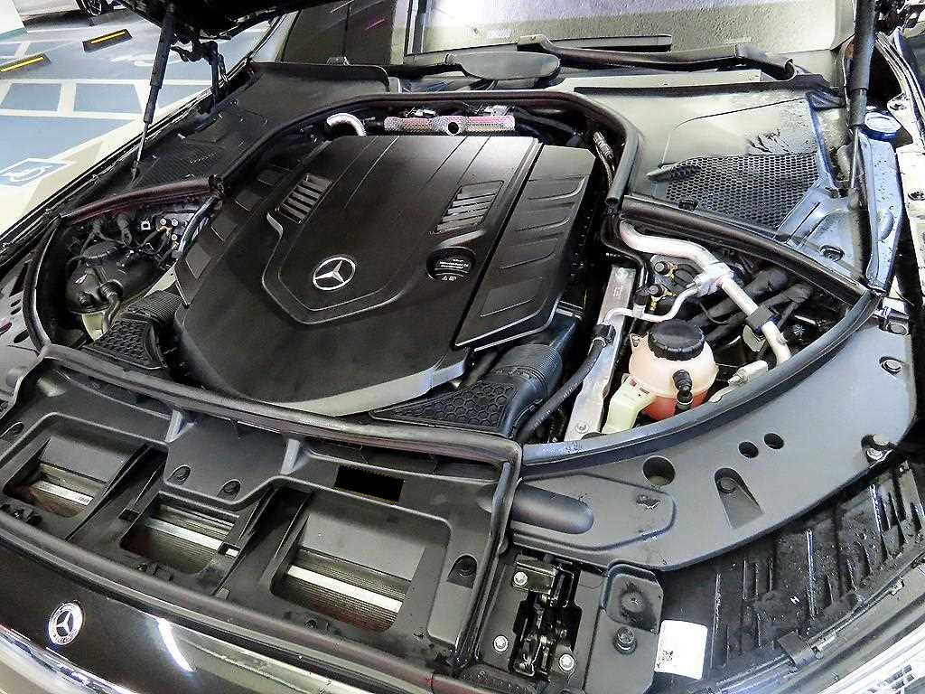 Mercedes-Benz S-Class — photo 19