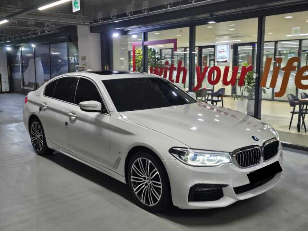 BMW 5-Series — photo 02