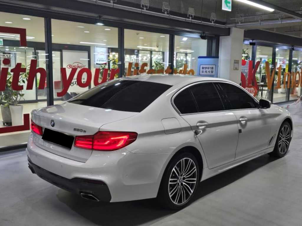 BMW 5-Series — photo 04