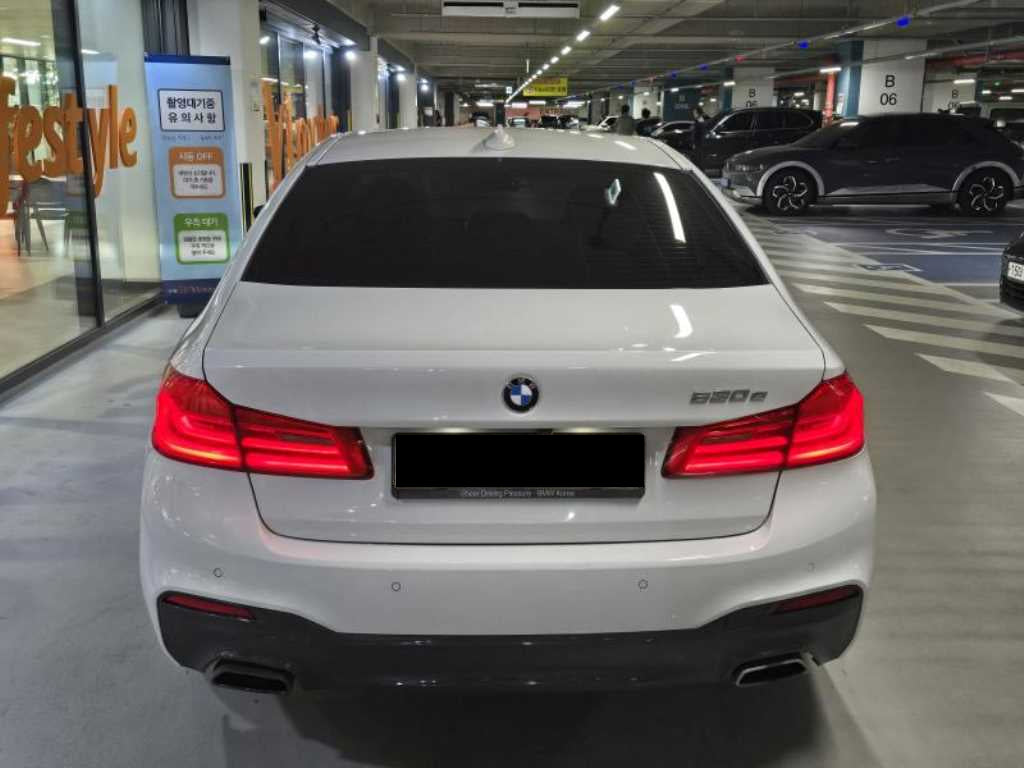 BMW 5-Series — photo 05