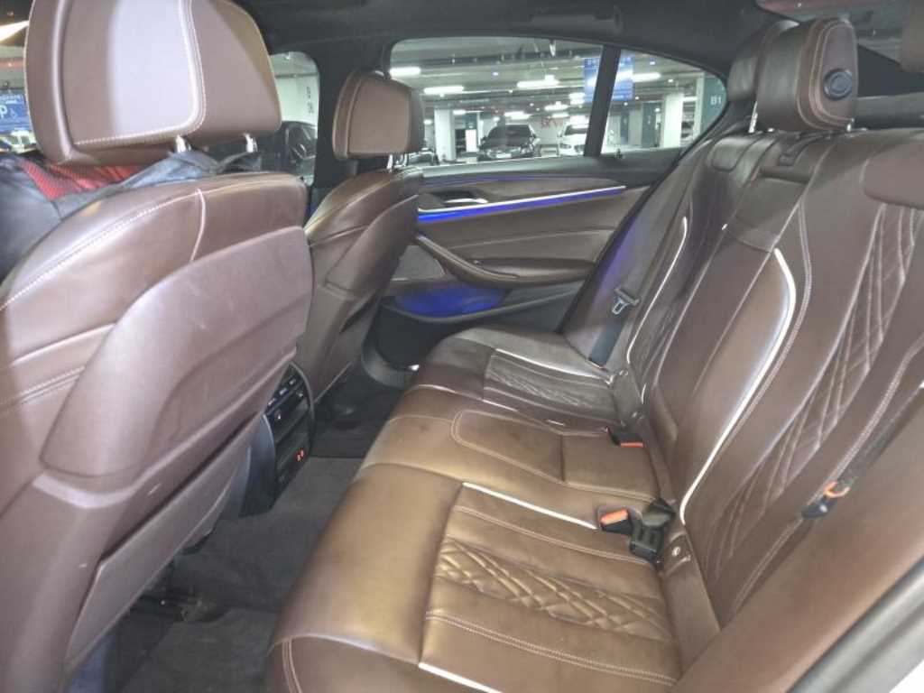BMW 5-Series — photo 08