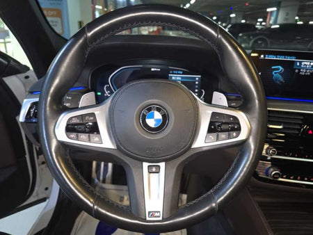 BMW 5-Series — photo 09