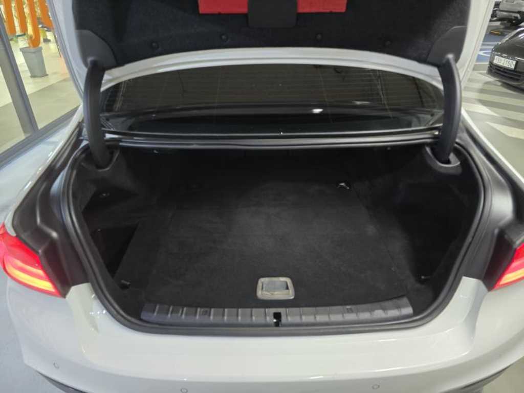 BMW 5-Series — photo 17