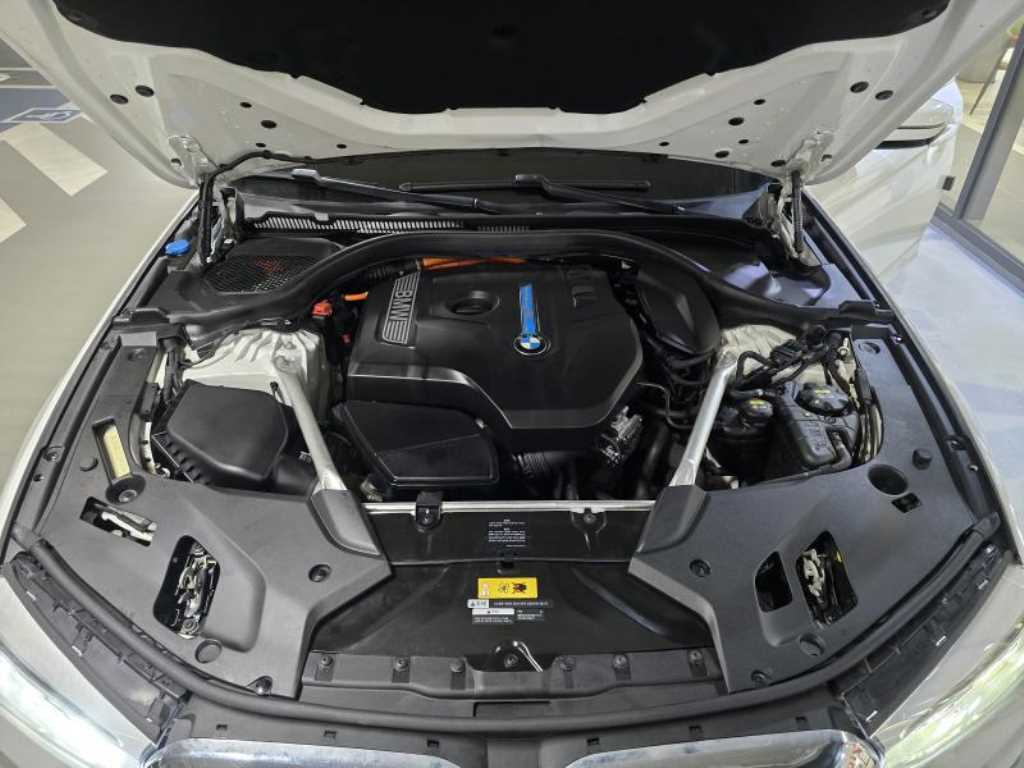 BMW 5-Series — photo 19
