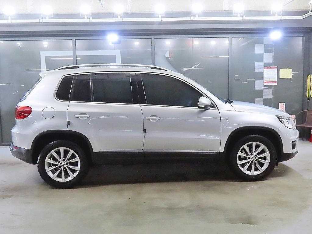 Volkswagen Tiguan — photo 03