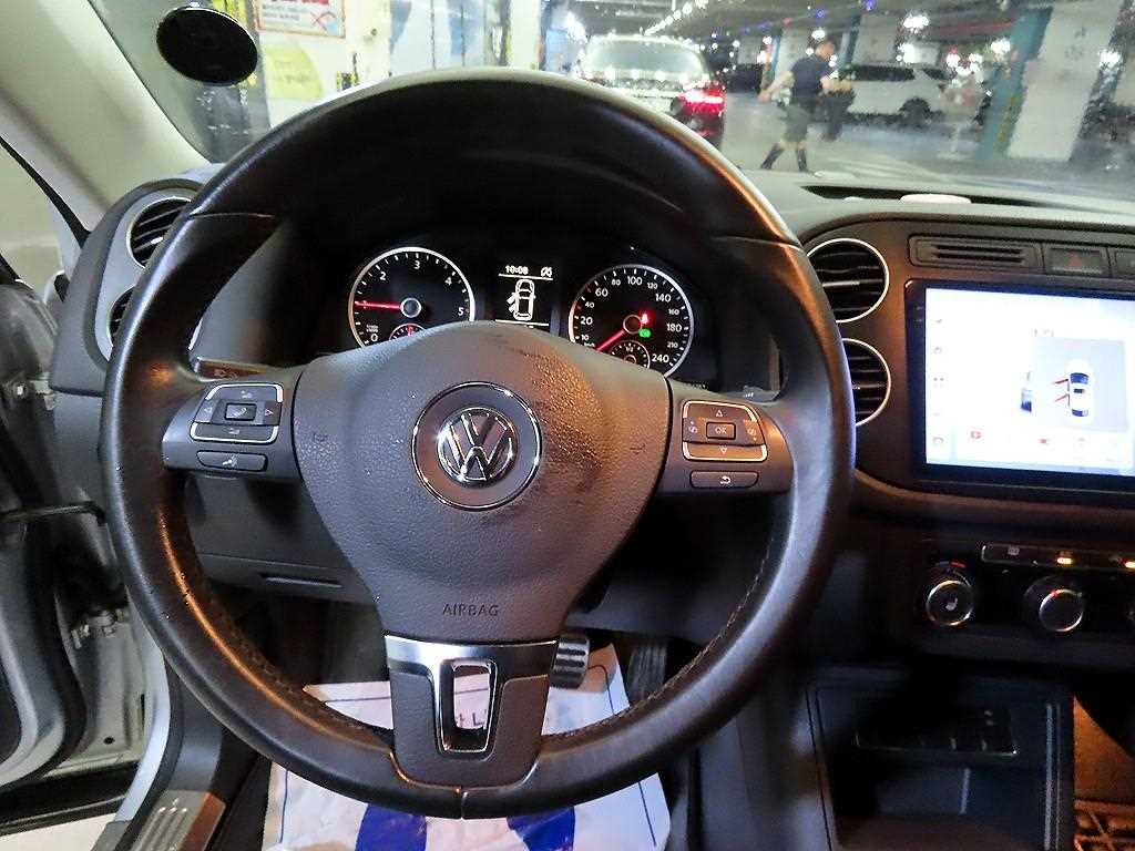 Volkswagen Tiguan — photo 08