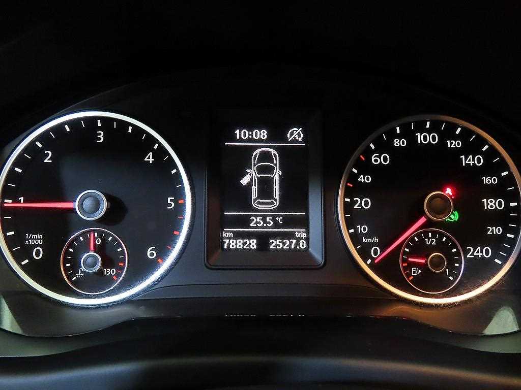Volkswagen Tiguan — photo 09