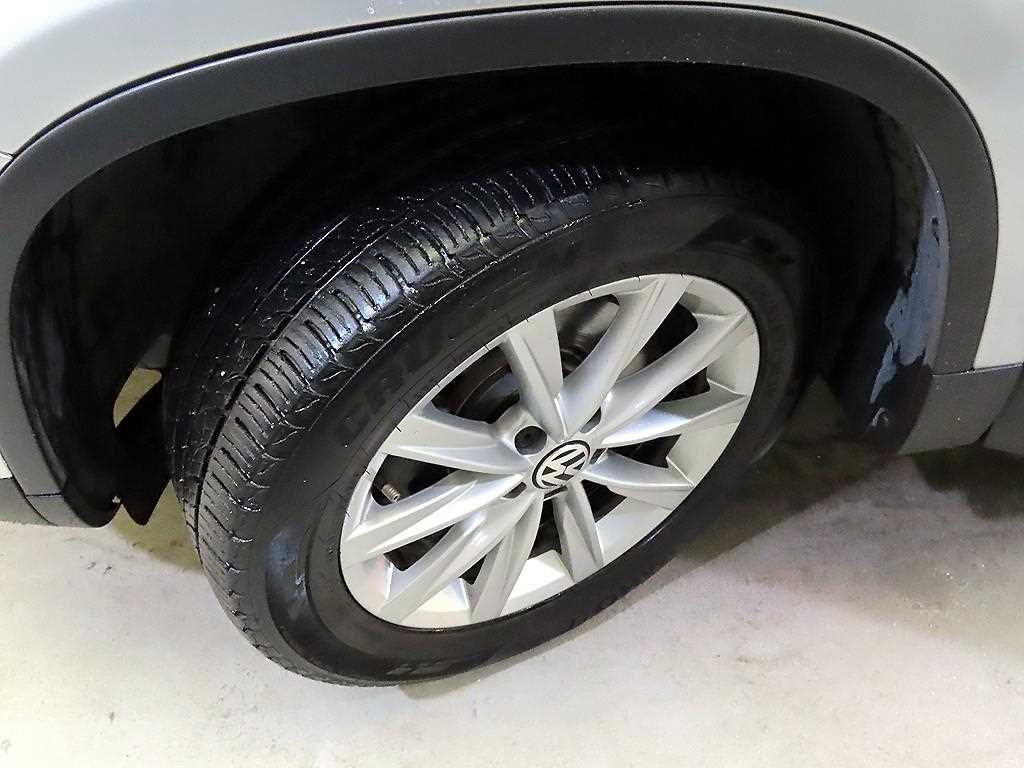Volkswagen Tiguan — photo 20