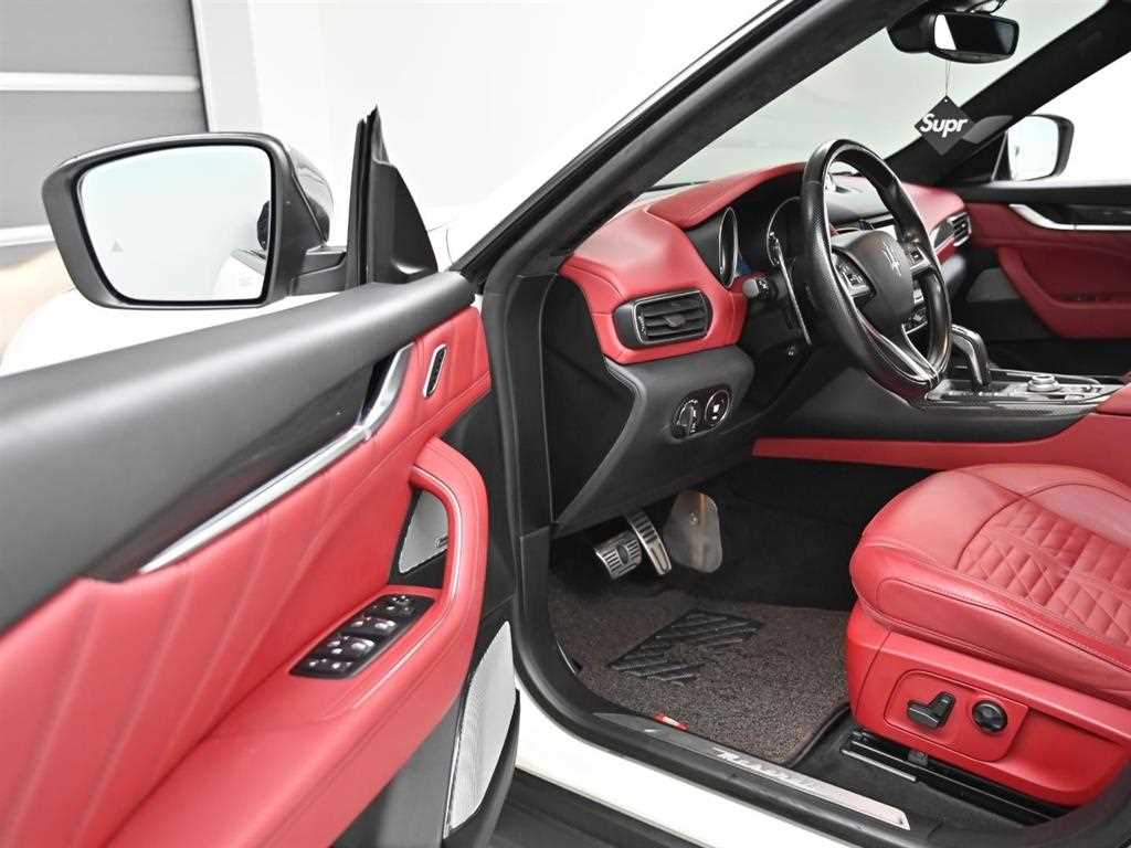 Maserati Levante — photo 12