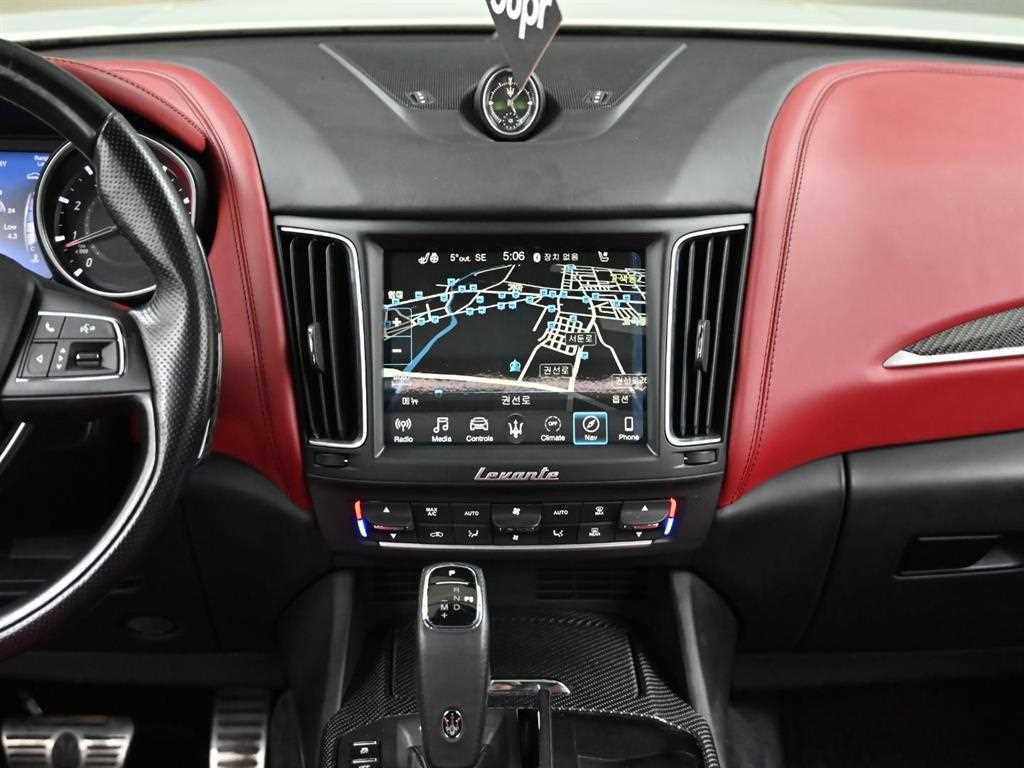 Maserati Levante — photo 15