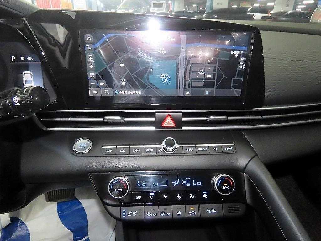 Hyundai Avante — photo 11