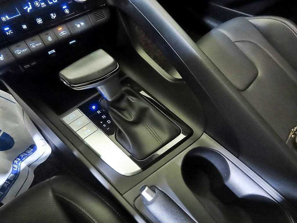 Hyundai Avante — photo 12