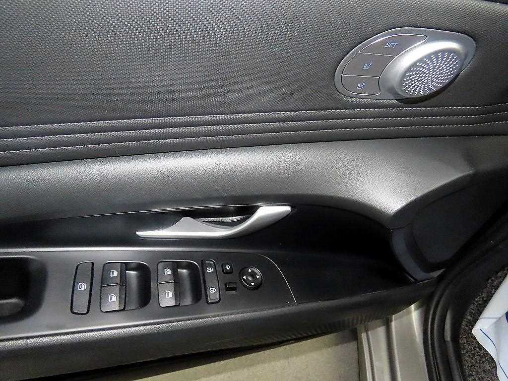 Hyundai Avante — photo 13