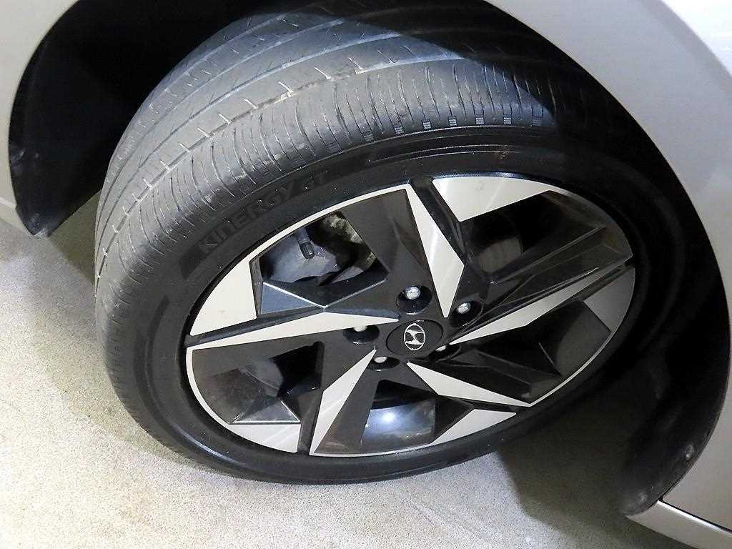 Hyundai Avante — photo 20