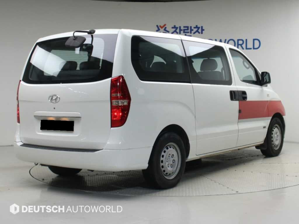 Hyundai Starex — photo 02