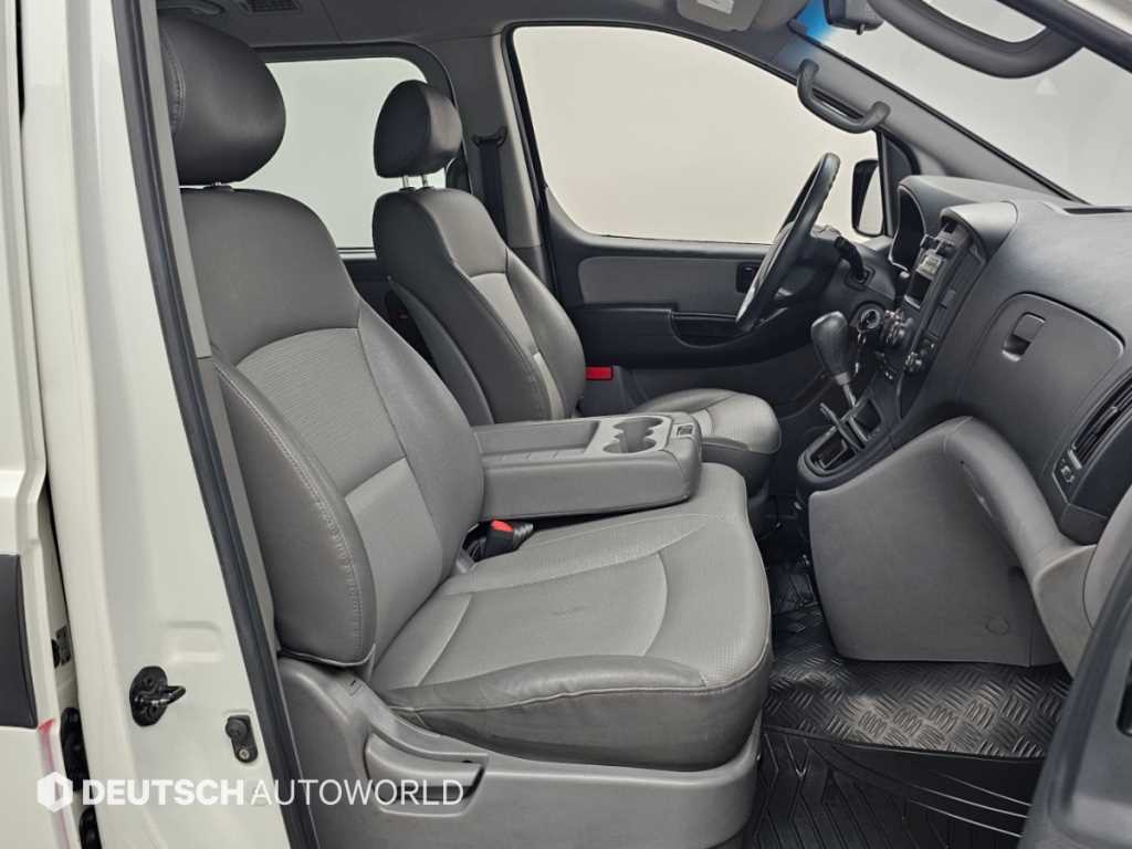 Hyundai Starex — photo 10