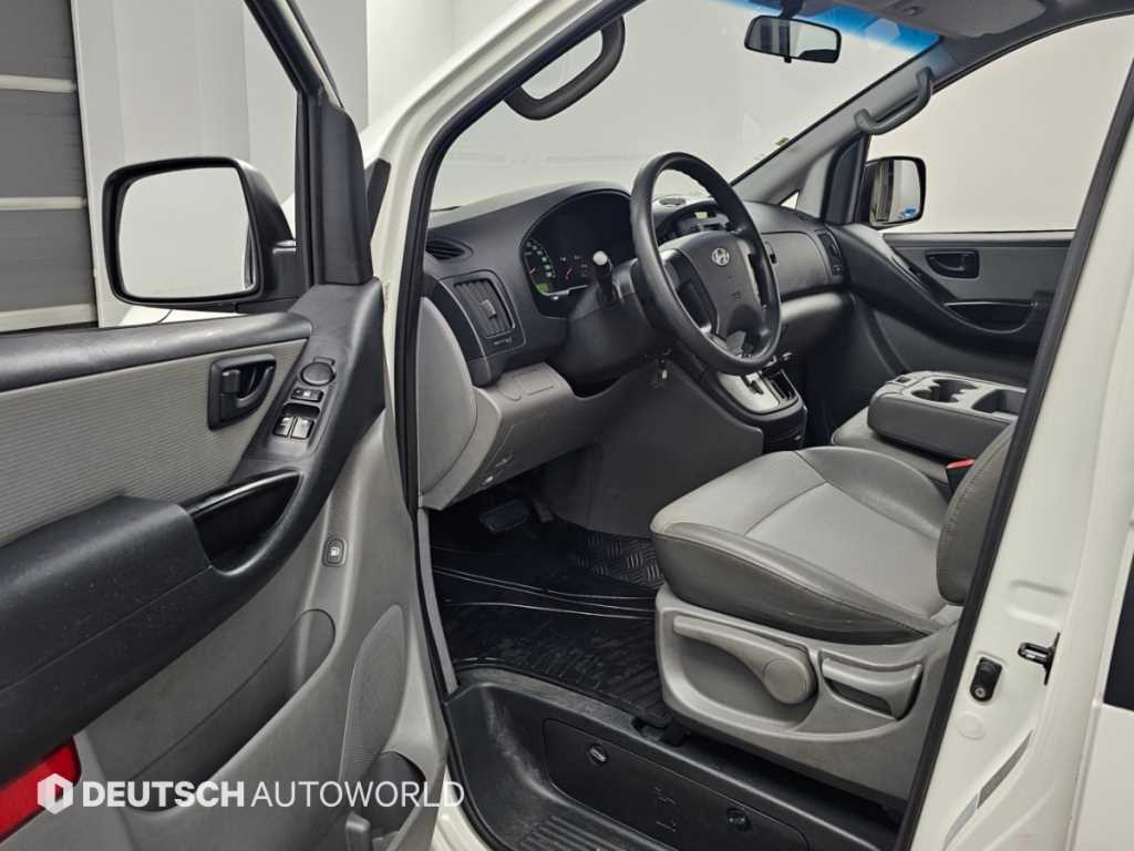 Hyundai Starex — photo 11