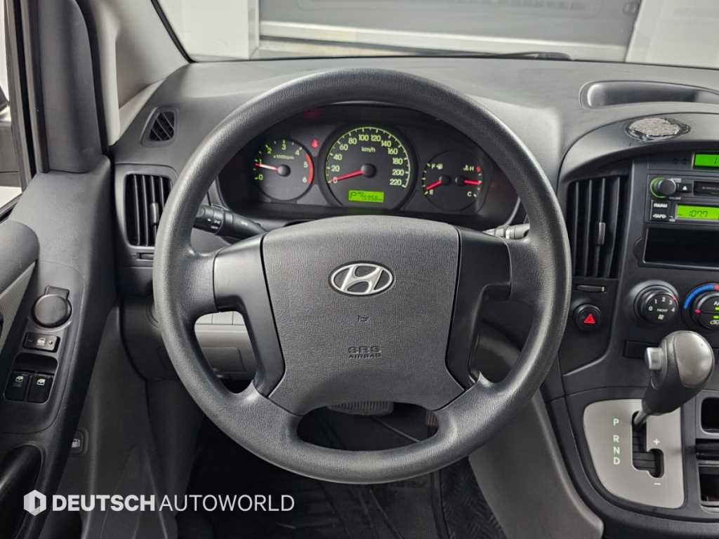 Hyundai Starex — photo 13