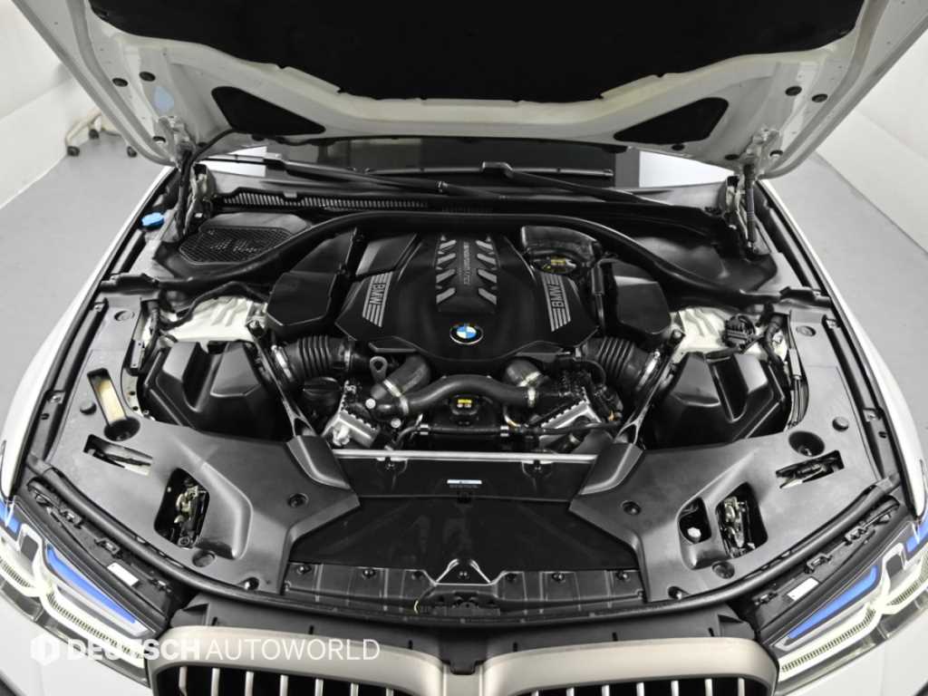 BMW 5-Series — photo 06