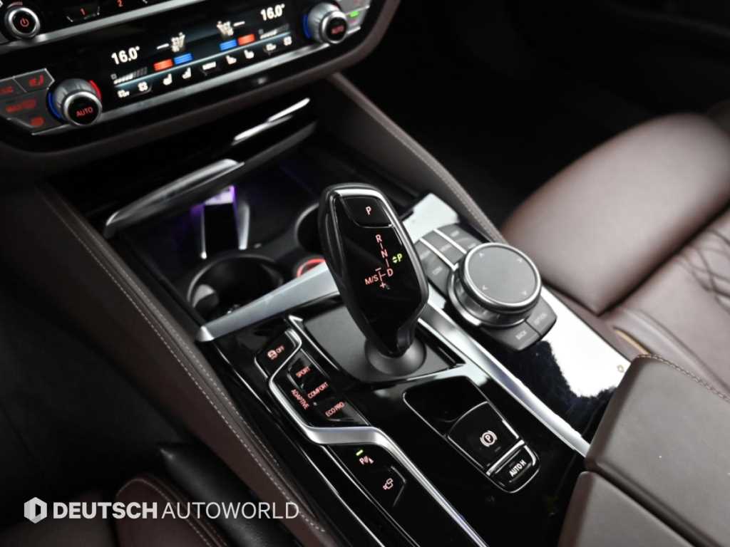 BMW 5-Series — photo 09