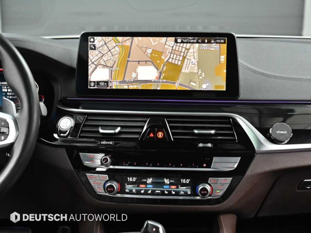 BMW 5-Series — photo 14