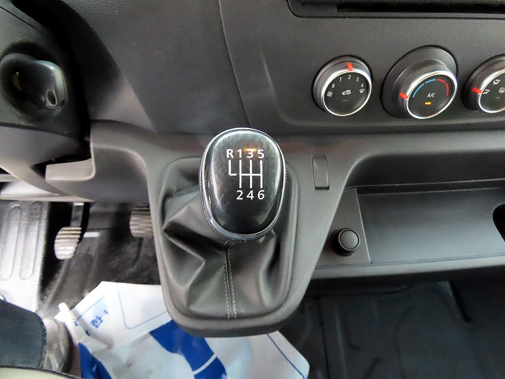 RENAULT Master — photo 12