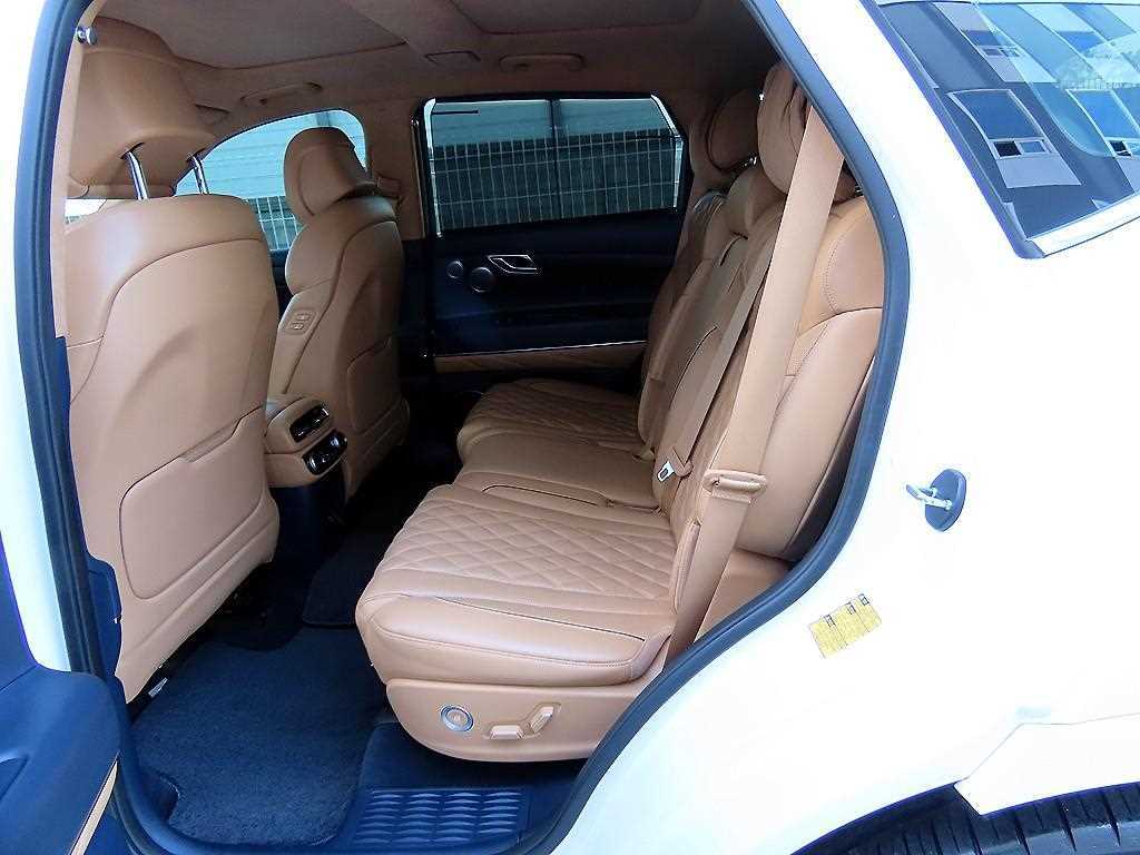 Genesis GV80 — photo 07