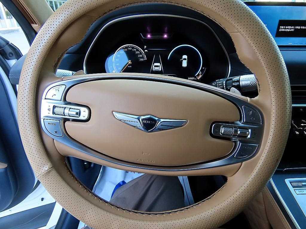 Genesis GV80 — photo 09