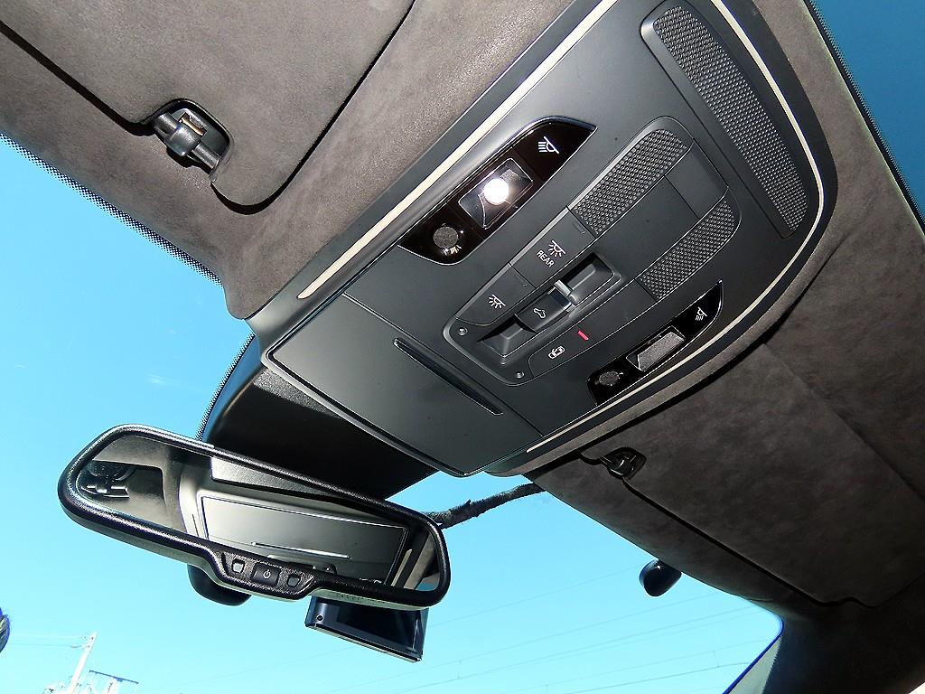 Audi S8 — photo 15
