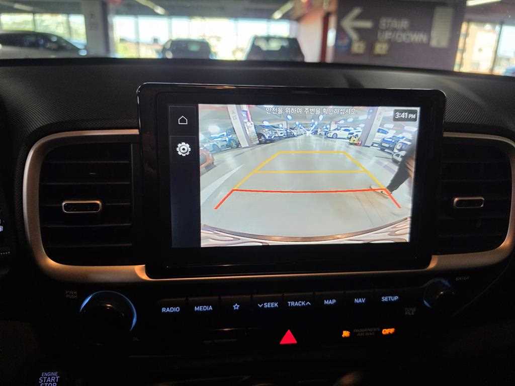 Hyundai Venue — photo 11