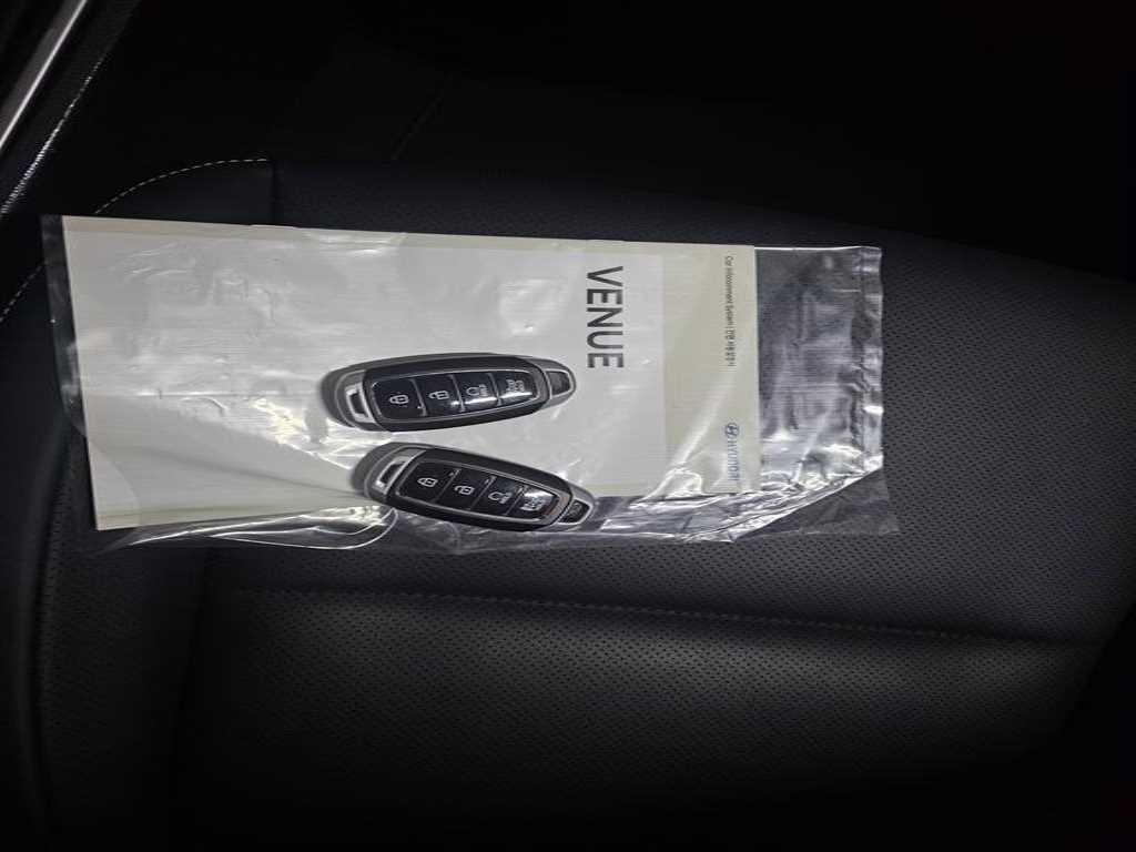 Hyundai Venue — photo 15